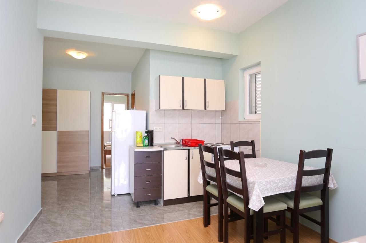 Apartment By The Sea Nemira, Omis - 17039 *